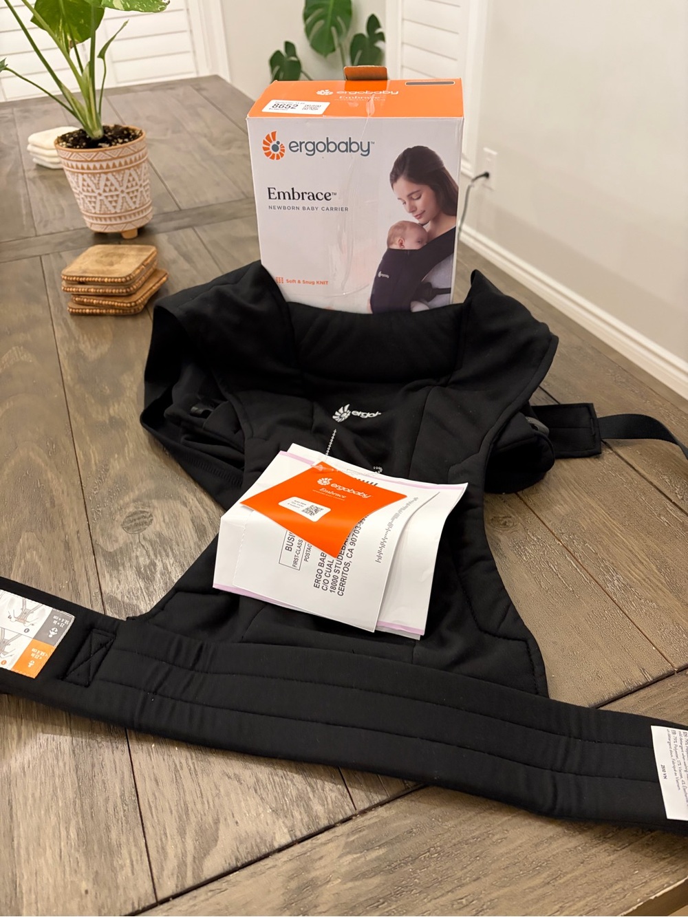 Ergobaby Embrace in Black